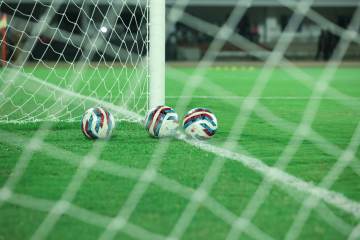 当两名阿森纳球员在同一场比赛中均打进两球以上时！你首先想到哪场比赛（配图示意）